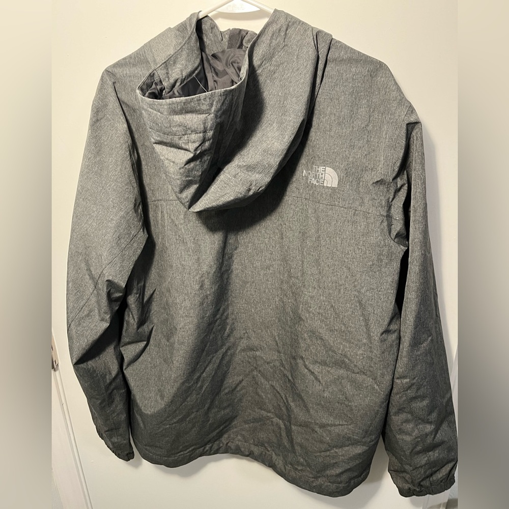 North face jacket/windbreaker.